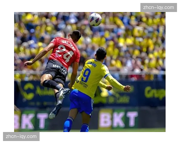 塞维利亚后卫专访：详述教练如何根据对手前锋特点布置盯人与区域任务