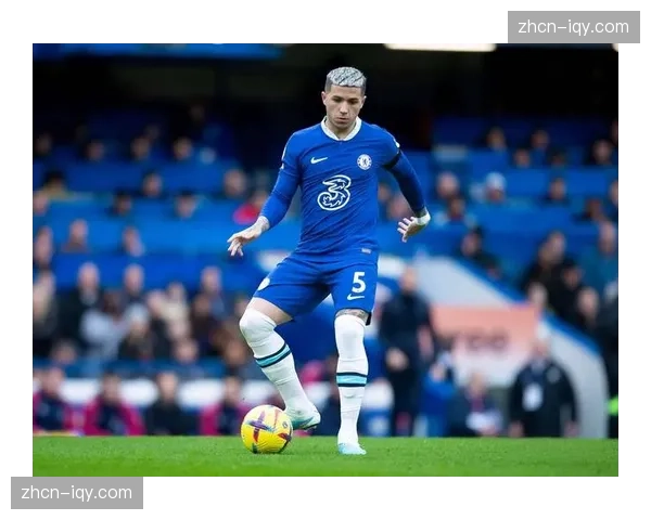 VAR回放显示切尔西区域防守与人盯人转换瞬间